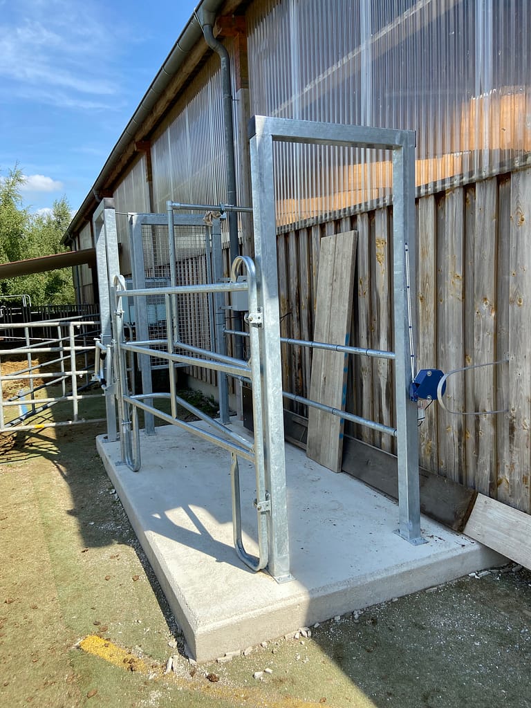 Pferdeschleuse als Eingang zum Futterraum